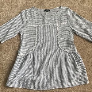 Great condition roolee top with lace trim